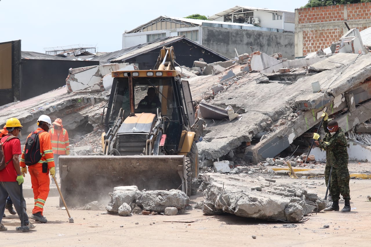 Terremoto en Cali afectaciones y demolición de estructuras colapsadas en la calle quinta con 44