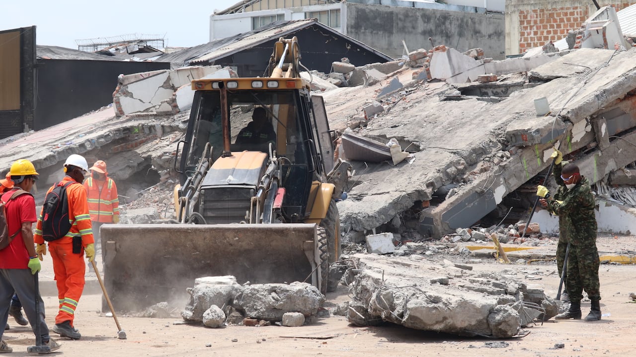 Terremoto en Cali afectaciones y demolición de estructuras colapsadas en la calle quinta con 44