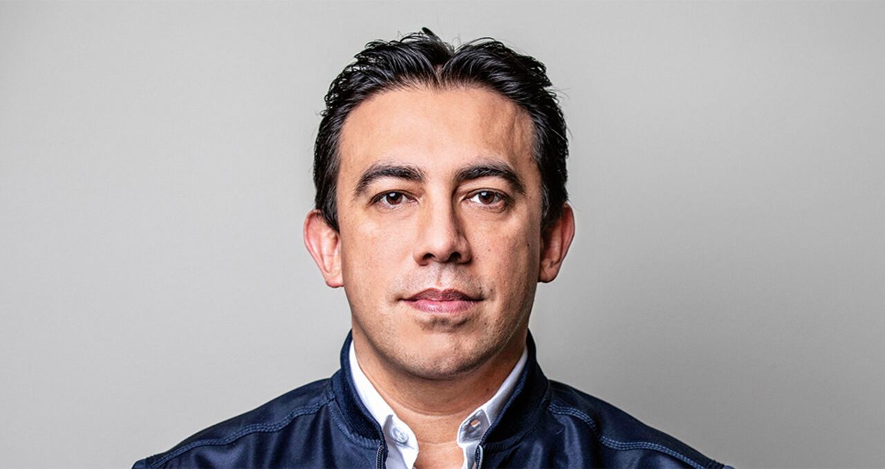 Alexánder Vega. Exregistrador