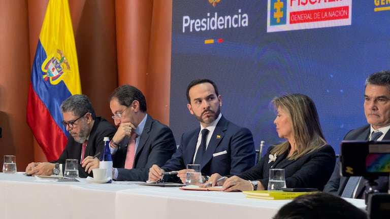 La fiscal general, Luz Adriana Camargo, anunció un grupo de trabajo enfocado en verificar las presuntas irregularidades expuestas durante un evento oficial.