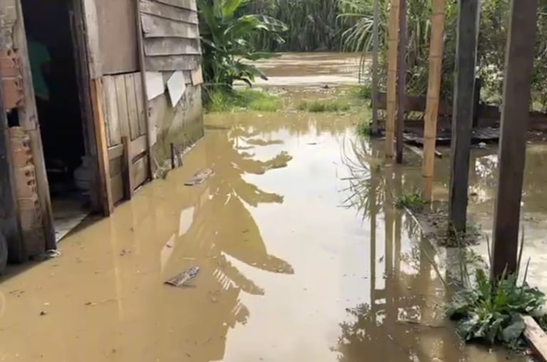 En las zonas de Playa Renaciente, Brisas del Cauca y Puerto Nuevo, Cali, se han presentado inundaciones.