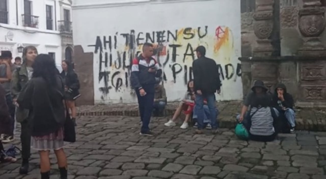 El joven que protagonizó la pelea llegó orando a la plazoleta Santo Domingo, donde se adelantó una movilización en rechazo a la guerra en la Franja de Gaza.