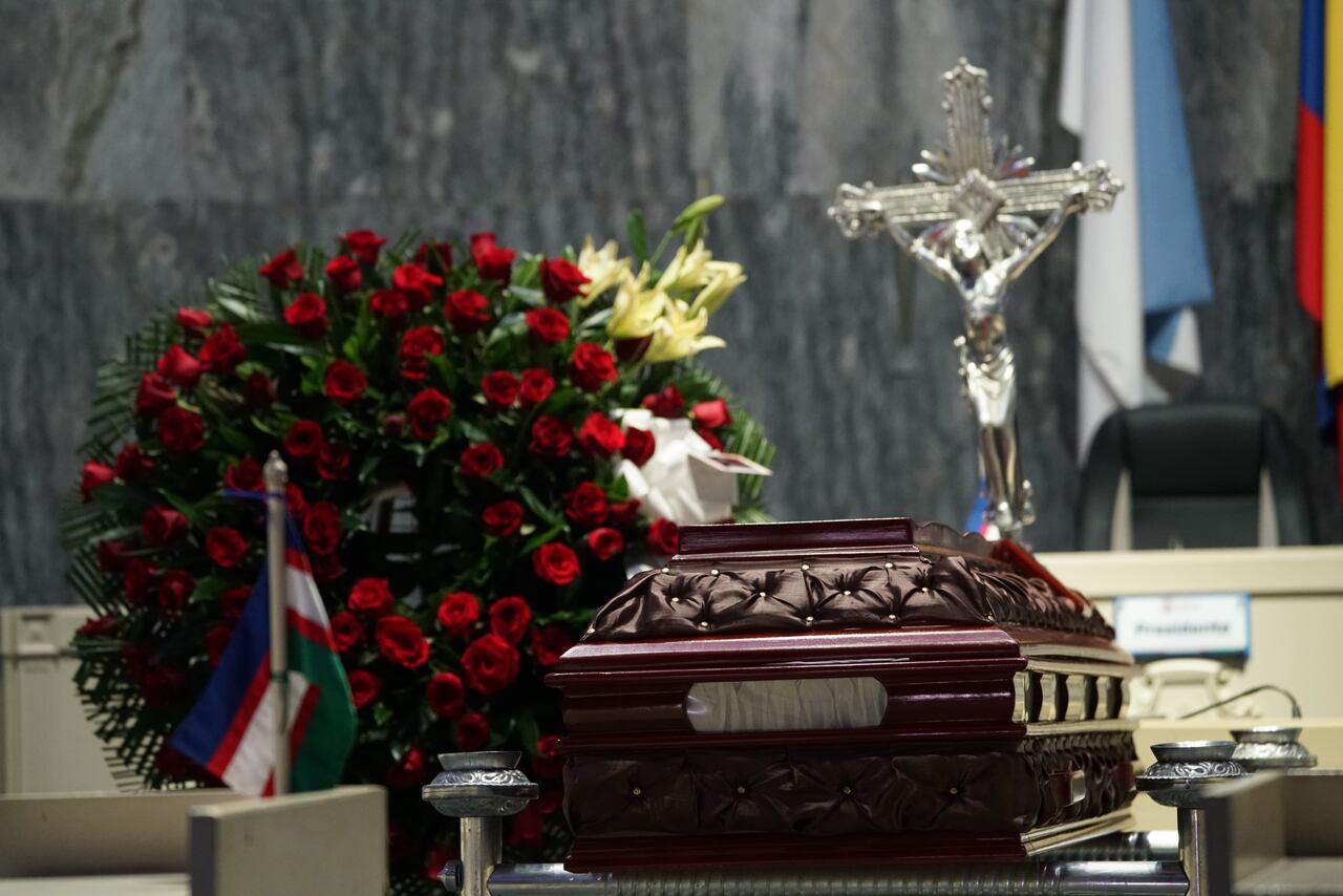 Féretro de Leonor González Mina en la plenaria del Concejo de Cali.