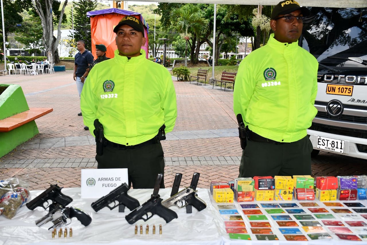 También se logró la incautación de armas de fuego.