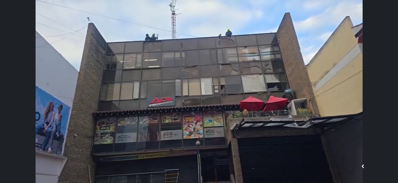 Detonación de artefacto de bajo poder en Pasto genera daños a las instalaciones de
RCN Radio y Lafm.