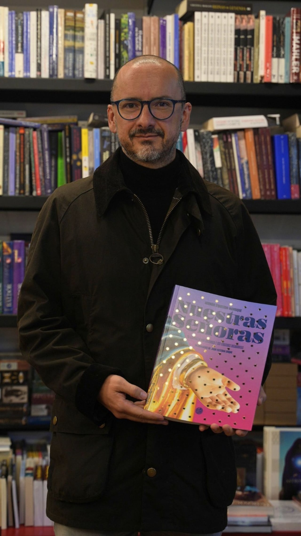Fueron siete años de trabajo, convertidos en un libro de lujo, pero sobre todo en un testimonio de la enorme riqueza cultural religiosa, de fe, de tradiciones y de resistencia en medio de la guerra, el conflicto y el desplazamiento forzado.