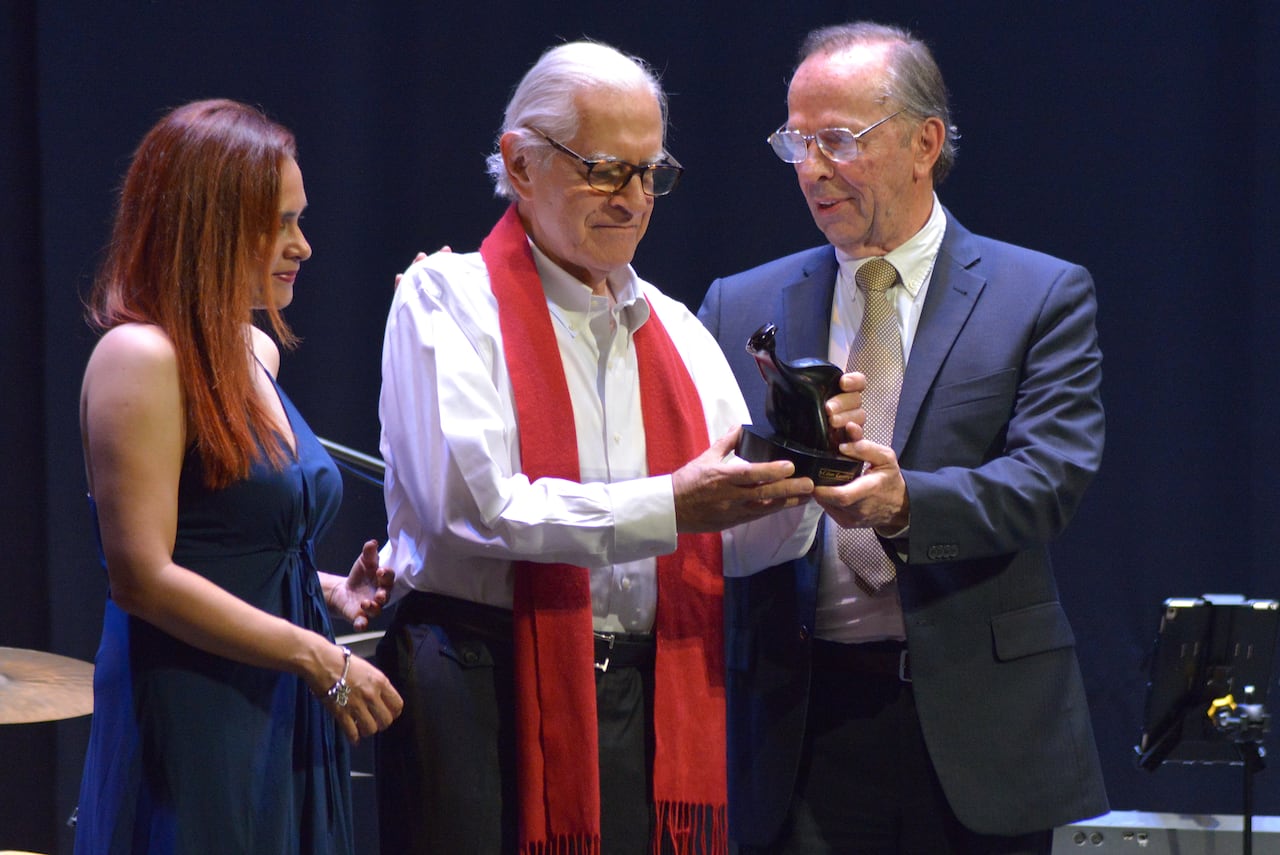 Homenaje Mario Fernando Prado.