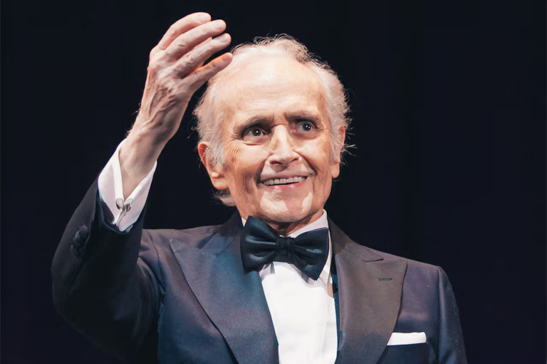 La ciudad de Cali será sede de un concierto del tenor español José Carreras, quien llegará con su gira de despedida mundial. El artista se presentará el próximo 9 de mayo en la Arena USC Carlos Andrés Pérez Galindo, escenario que acogerá por primera y única vez al intérprete en la capital del Valle del Cauca.