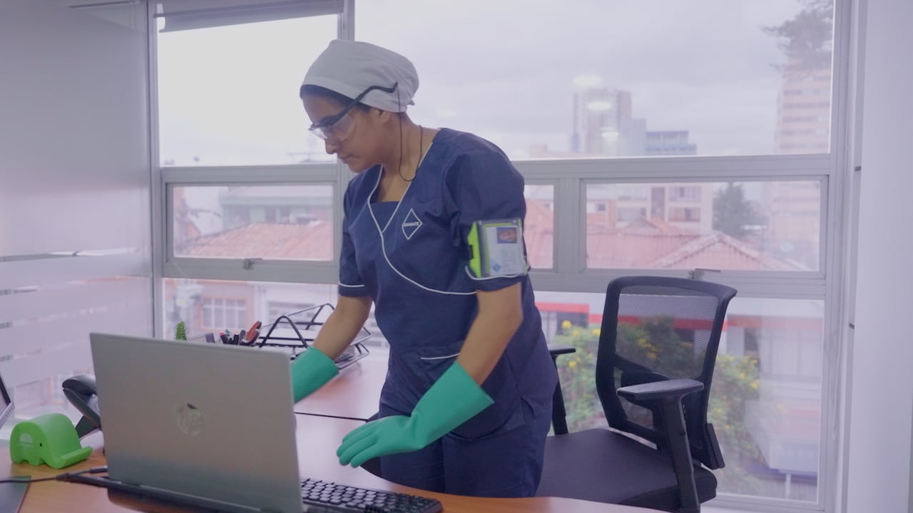 Paola Oriana Cantillo Rodríguez se desempeña en el área de servicios generales de El Diamante.