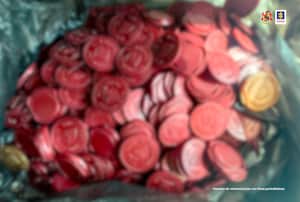 Así fue como delincuentes convirtieron reciclaje en licor adulterado. La Fiscalía hizo gigantesca incautación en Bogotá