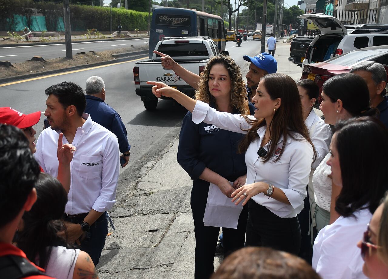 Cali: Apadrinamiento para 10 hogares afectados por atentado terrorista en el barrio Villa Colombia frente a la Base Aérea. Foto José L Guzmán.