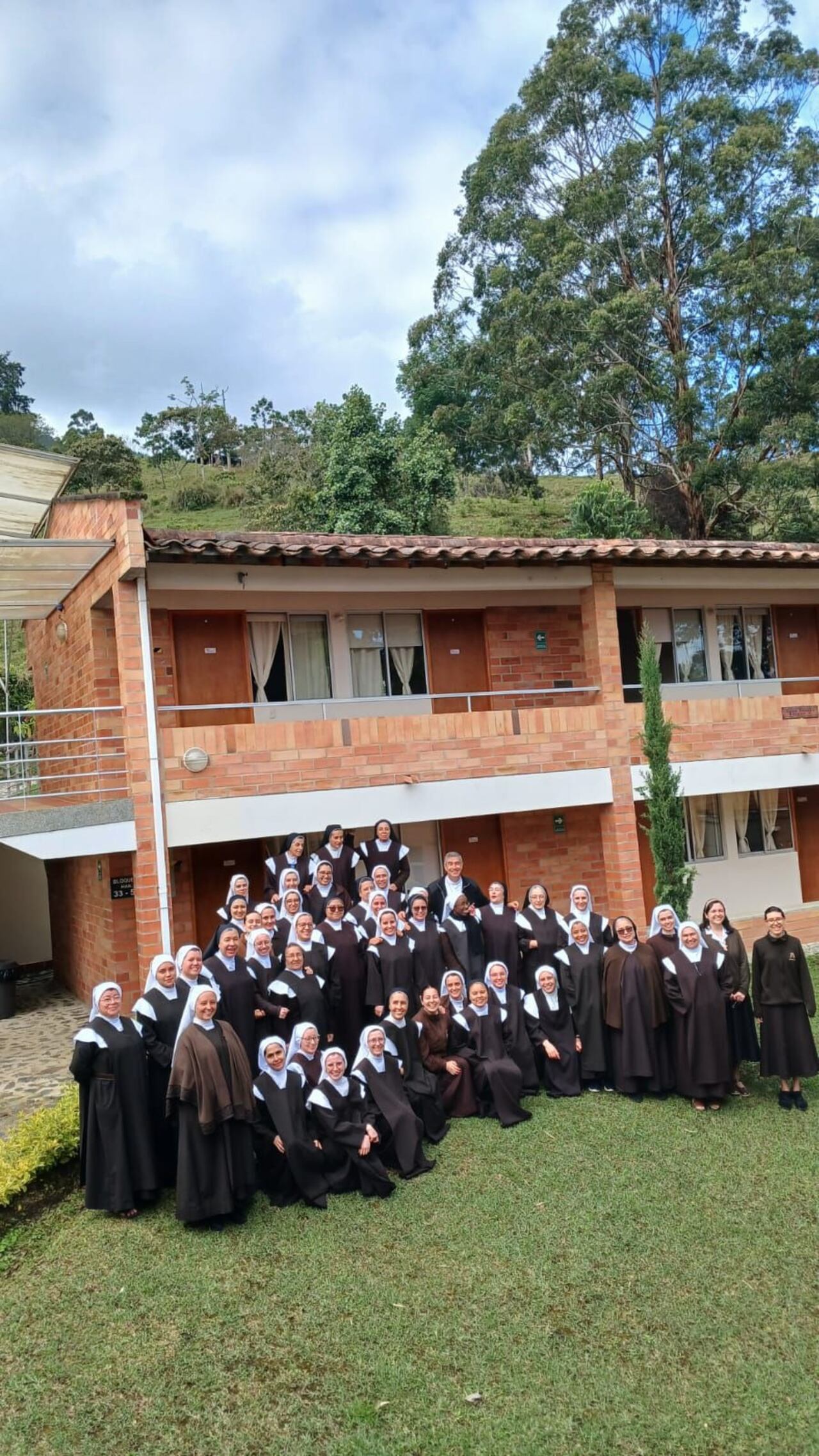 Las hermanas son monjas de clausura.