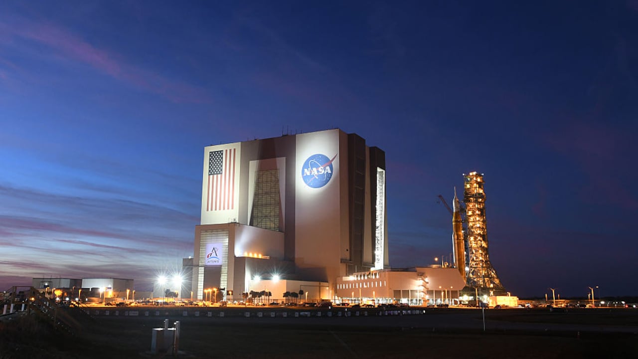 La NASA aplaza a 2028 que el ser humano vuelva a pisar la superficie de la Luna tras más de 50 años.