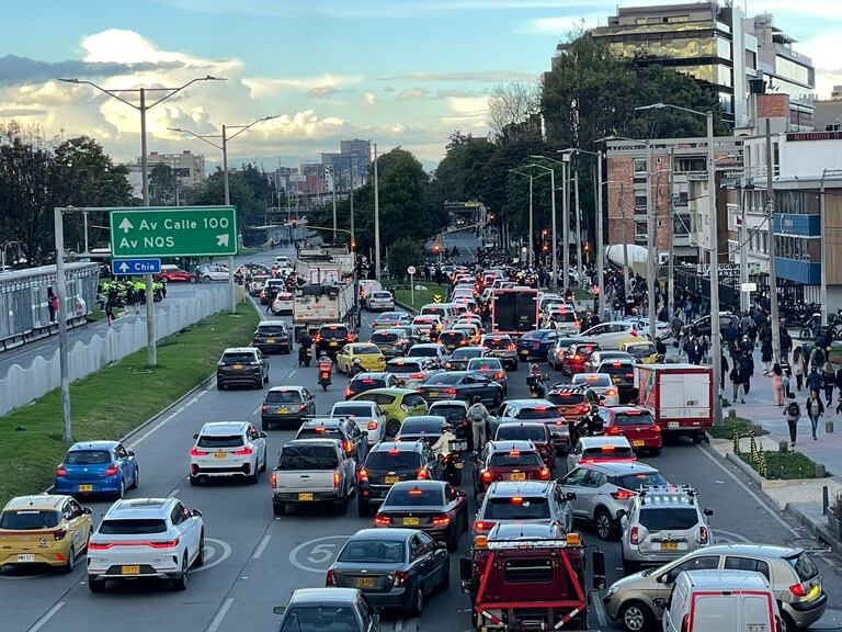 Así se encuentra la movilidad a la altura de la estación Héroes de TransMilenio.
