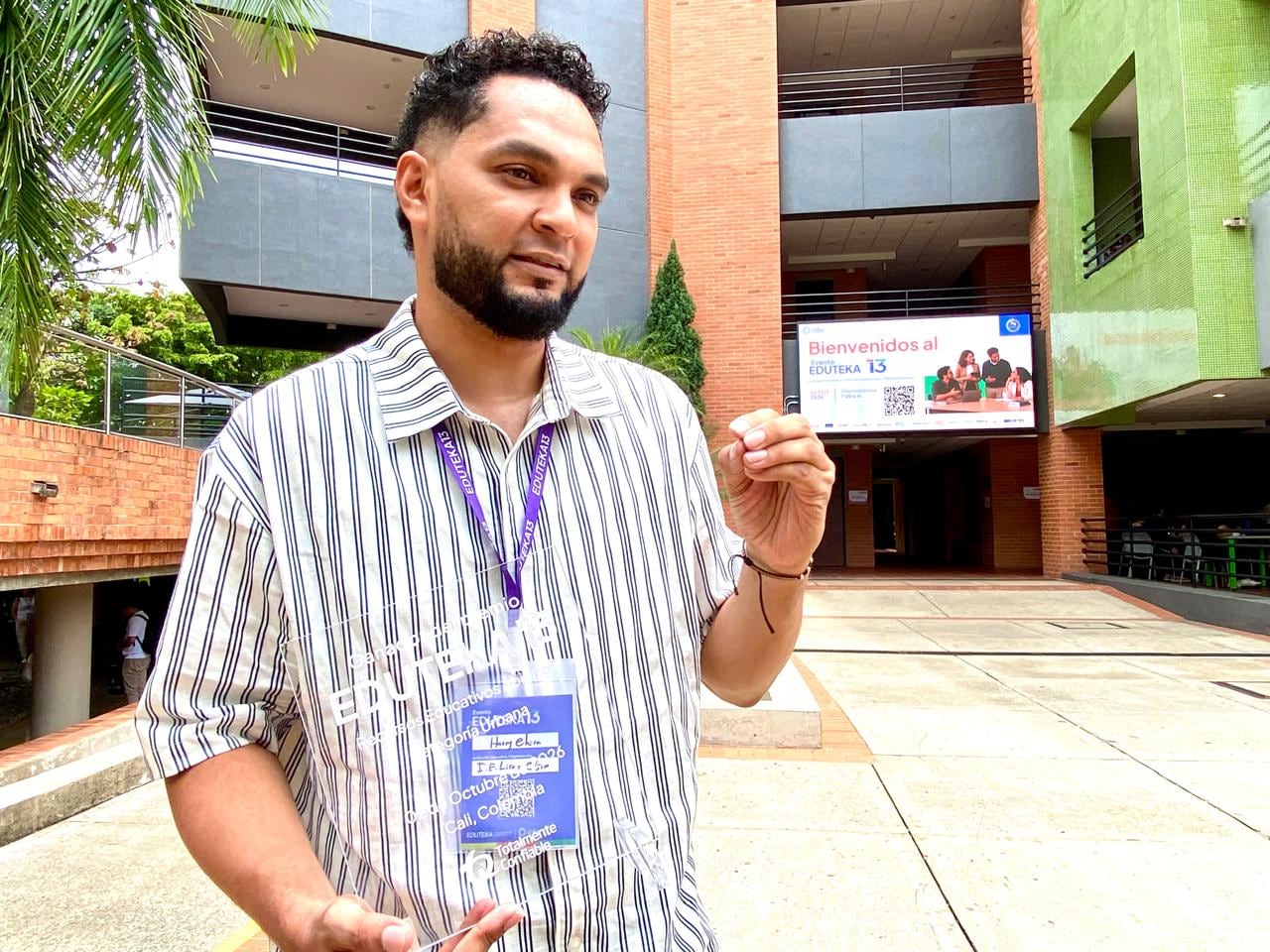 Harry Yesid Chica Espinoza, docente ganador, integró neurociencia e inteligencia artificial para la enseñanza del inglés en Antioquia.