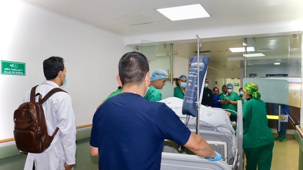 Hospital Universitario Departamental de Nariño,
destacamos y honramos la historia de Carlos Mario Álvarez Quintero, paciente
de 33 años, procedente de un municipio del departamento, estudiante de
medicina de noveno semestre en una prestigiosa universidad del país