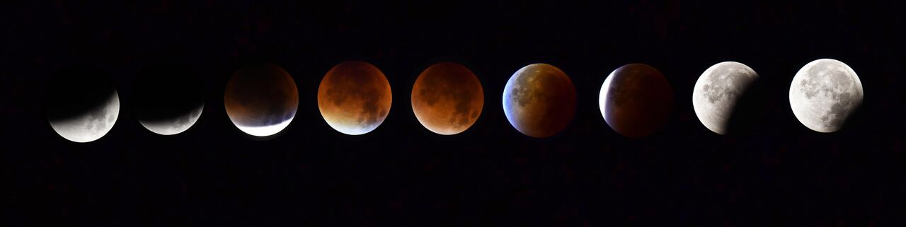 La sombra de la Tierra oscurece casi por completo la visión de la llamada Superluna de Sangre de Lobo durante un eclipse lunar total, el domingo 20 de enero de 2019 en Miami, Florida. El eclipse lunar total del 21 de enero será el último hasta mayo de 2021 y el último visible desde Estados Unidos hasta 2022. (Foto de Gastón De Cárdenas / AFP)