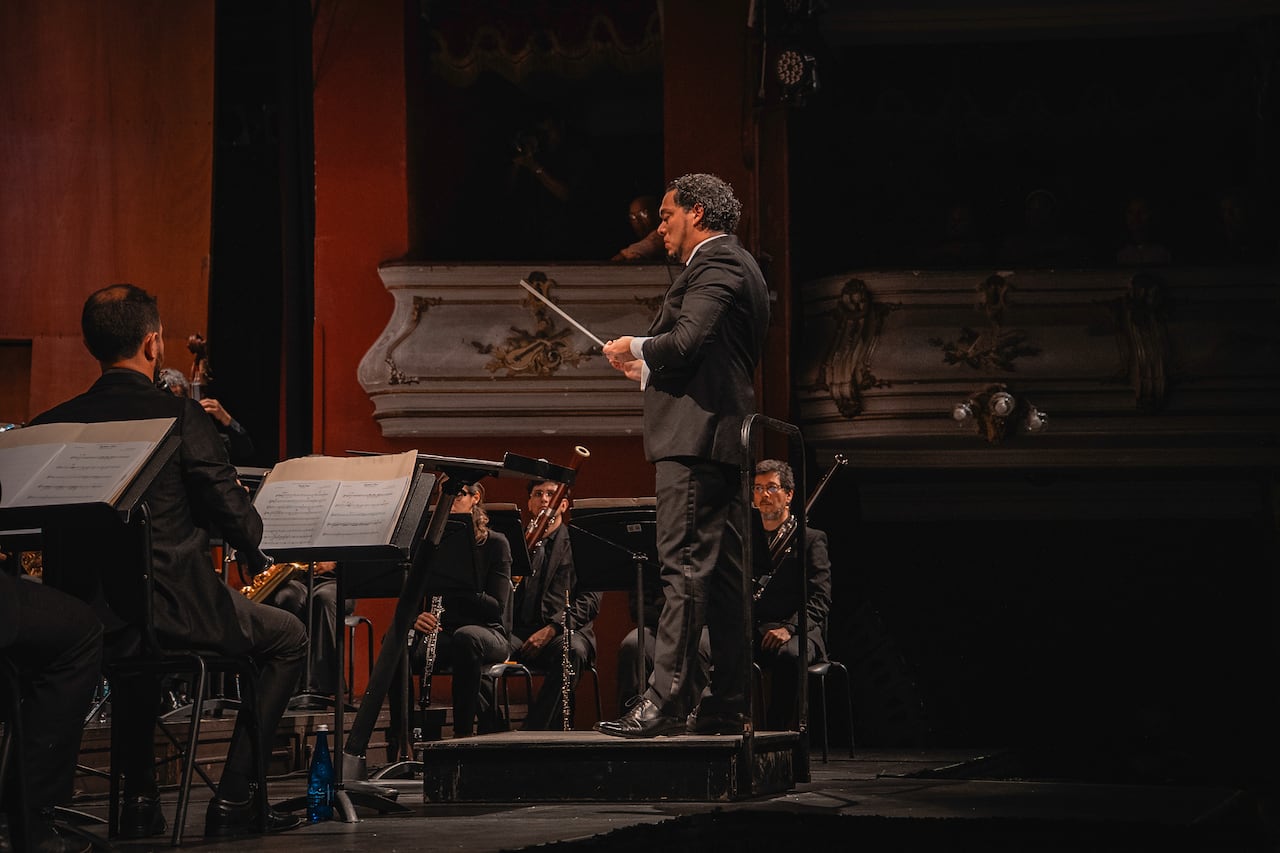 Banda Departamental del Valle y Mariachi Oro y Plata