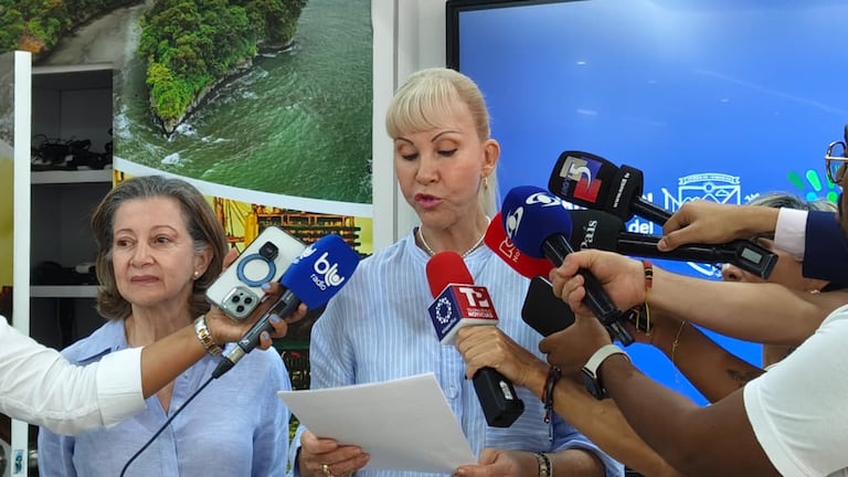 Gobernadora Dilian Francisca Toro explica crisis en la salud en el Valle del Cauca.