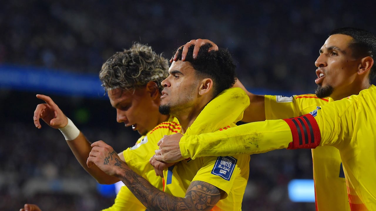 BUENOS AIRES, ARGENTINA - JUNE 10: Luis Diaz of Colombia celebrates with teammates after scoring the team's first goal during the FIFA World Cup 2026 South American Qualifier match between Argentina and Colombia at Estadio Más Monumental Antonio Vespucio Liberti on June 10, 2025 in Buenos Aires, Argentina. (Photo by Marcelo Endelli/Getty Images)