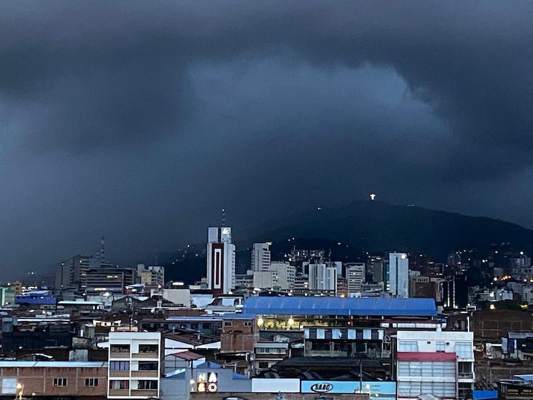 Varios barrios se quedaron sin suministro eléctrico debido a las lluvias.