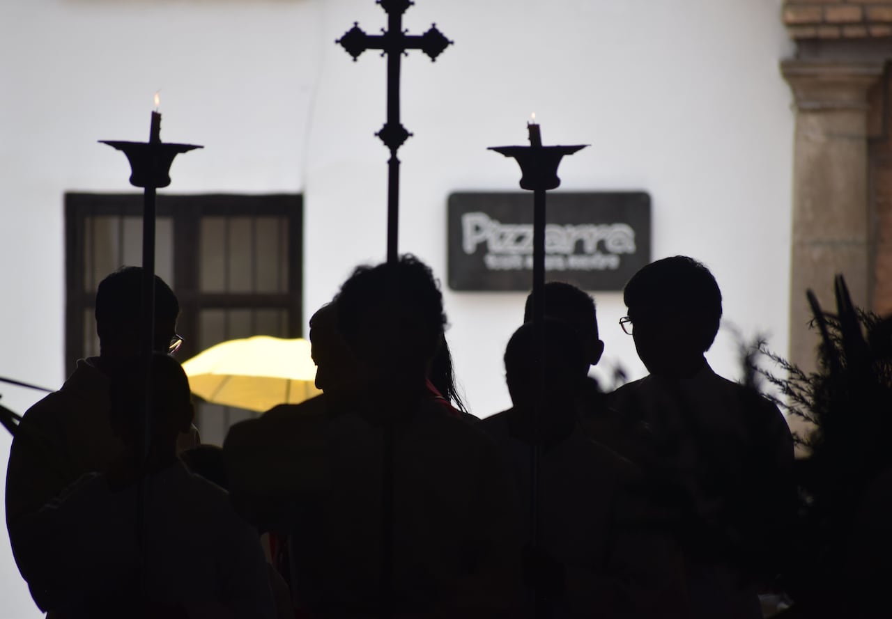 En la misa del Domingo de Ramos, el Papa León XIV pronunció una homilía marcada por un fuerte mensaje de paz y una denuncia directa de la violencia, presentando a Jesús como el “Rey de la paz” que rechaza toda forma de guerra y división entre los pueblos