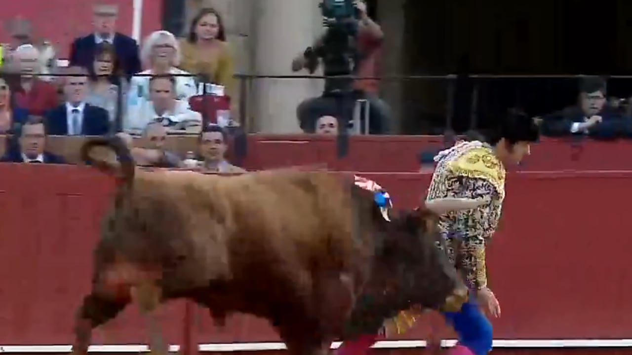 El instante en el cual es corneado José Antonio Morante de la Puebla.