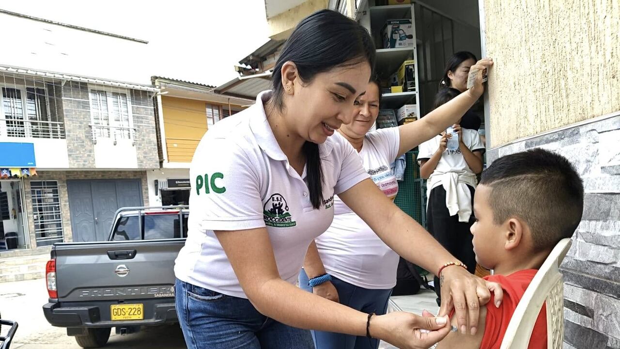 La funcionaria, al abordar el tema de la salud pública, enfatizó que la vacunación es una herramienta fundamental en la prevención de varios tipos de enfermedades.