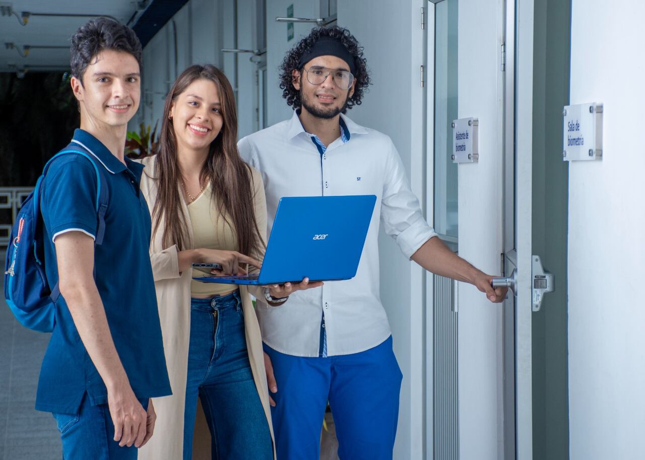 Se destaca la investigación y el desarrollo científico en áreas como las ciencias agrícolas, la ciencia animal y las ciencias básicas.