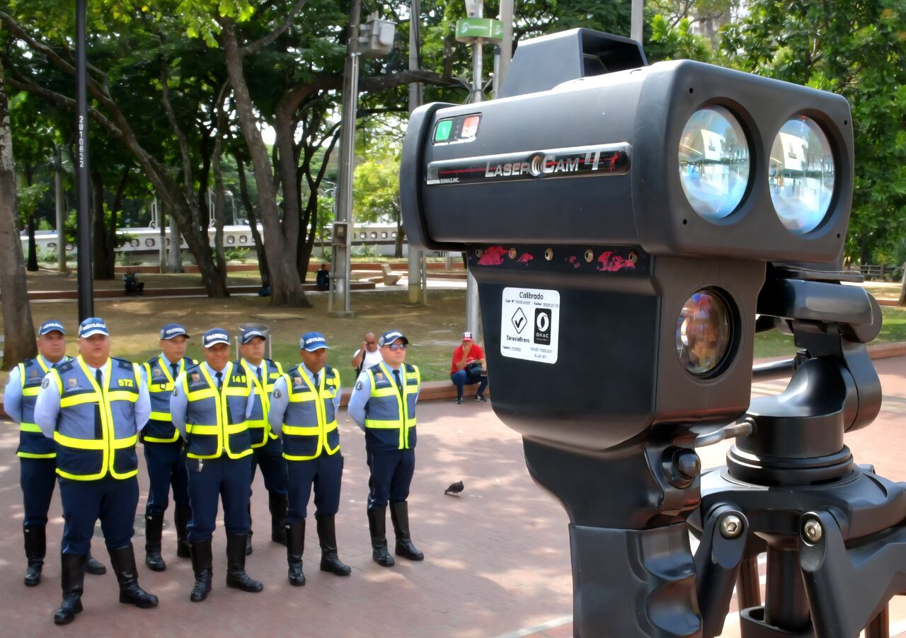 Esta campaña cuenta historias que muestran lo que queda atrás: una abuela esperando un abrazo, un hermano que ya no vuelve a casa. La velocidad destruye familias”.