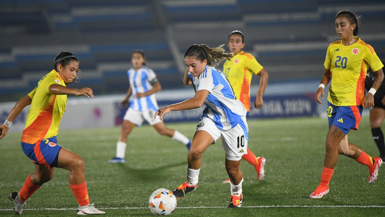 Selección femenina de fútbol enfrenta a la similar de Argentina.