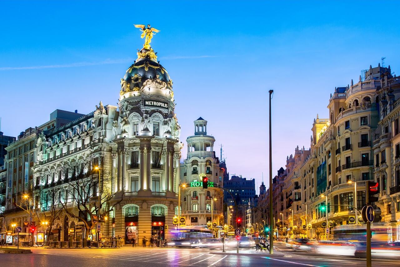 Stopover Hola Madrid le permite disfrutar y conocer de lugares como La Gran Vía, en la capital española.