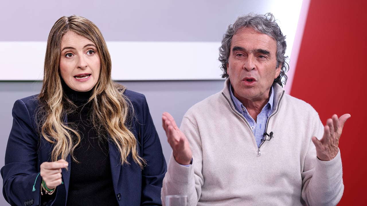 Vicky Davila entrevistará en vivo a Sergio Fajardo
Domingo 3 mayo 2026
Paloma Valencia