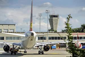 El aeropuerto Alfonso Bonilla Aragón sí tiene las condiciones técnicas para recibir el tráfico que se desvía de Bogotá. Sin embargo, expertos plantean que, para evitar accidentes, se debería poner un límite al número de aviones que aterrizan cada hora en el mismo.