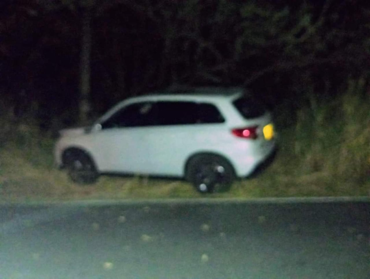 Varios impactos de bala recibió el vehículo. El escolta del Personero resultó herido.