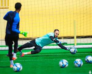 David Ospina se recuperó de una lesión muscular y podría jugar este jueves en la Liga saudí, luego de un año y un mes de ausencia.