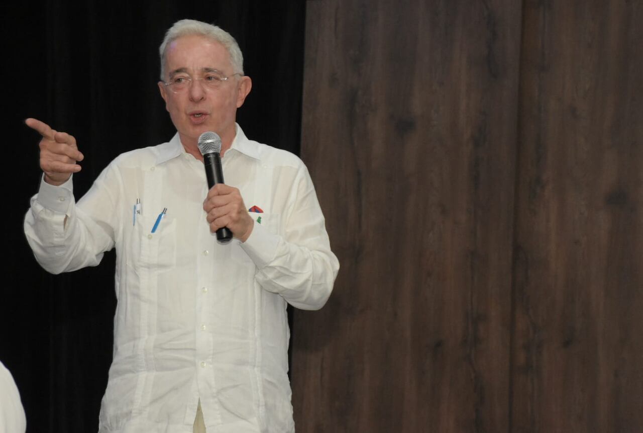 Visita Expresidente Álvaro Uribe a Santiago de Cali para la presentación de los candidatos por el Centro Democrático a las Elecciones Regionales.
