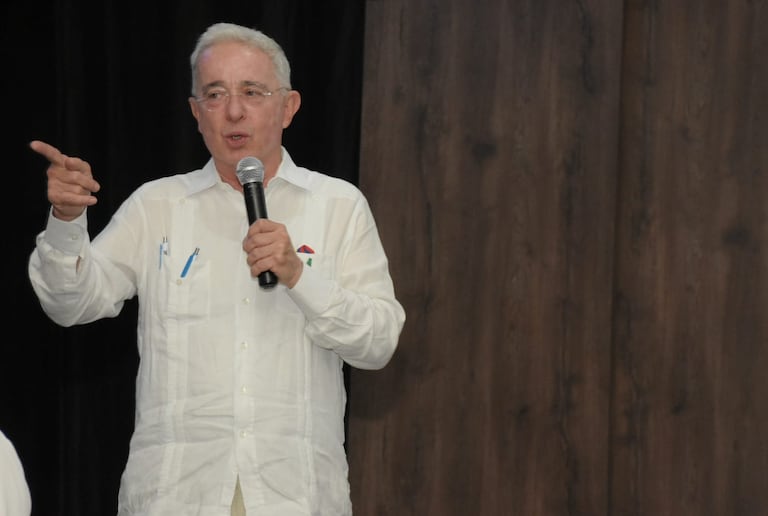 Visita Expresidente Álvaro Uribe a Santiago de Cali para la presentación de los candidatos por el Centro Democrático a las Elecciones Regionales.