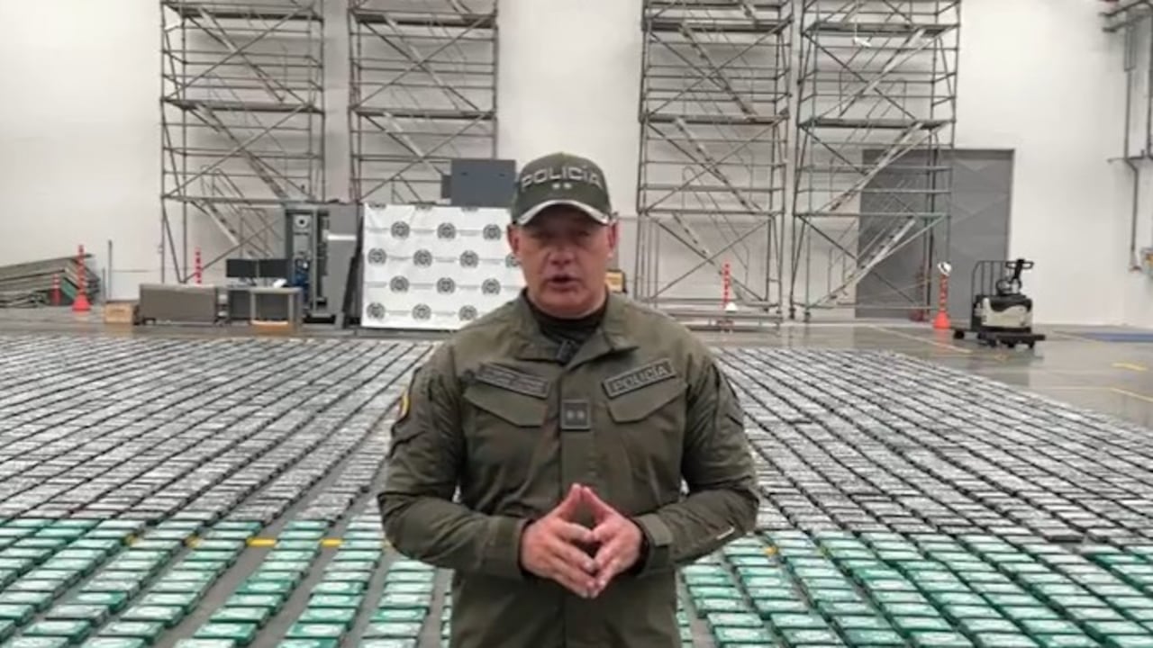 La Policía incautó 4 toneladas de clorhidrato de cocaína ocultas en 334 cajas tipo snacks en el puerto de Urabá, con destino al Reino Unido.