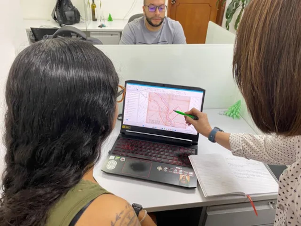 Alcaldía de Cali intervendrá 14 asentamientos en 2026 para su legalización