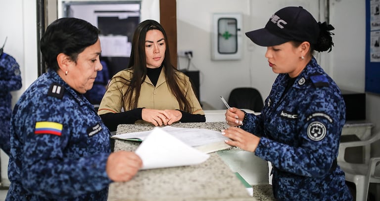 La influencer Epa Colombia fue condenada por destruir, con un martillo, una estación de TransMilenio.