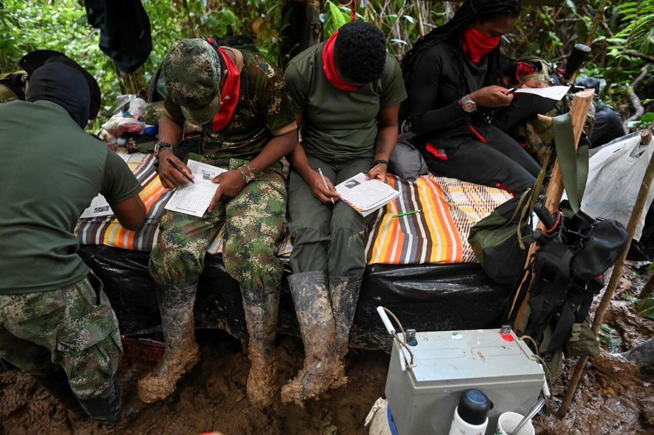 El reclutamiento sigue en aumento, así como los homicidios de niños, niñas y adolescentes que se niegan a engrosar los grupos armados ilegales o intentan escapar de estos. Foto: AFP / El País