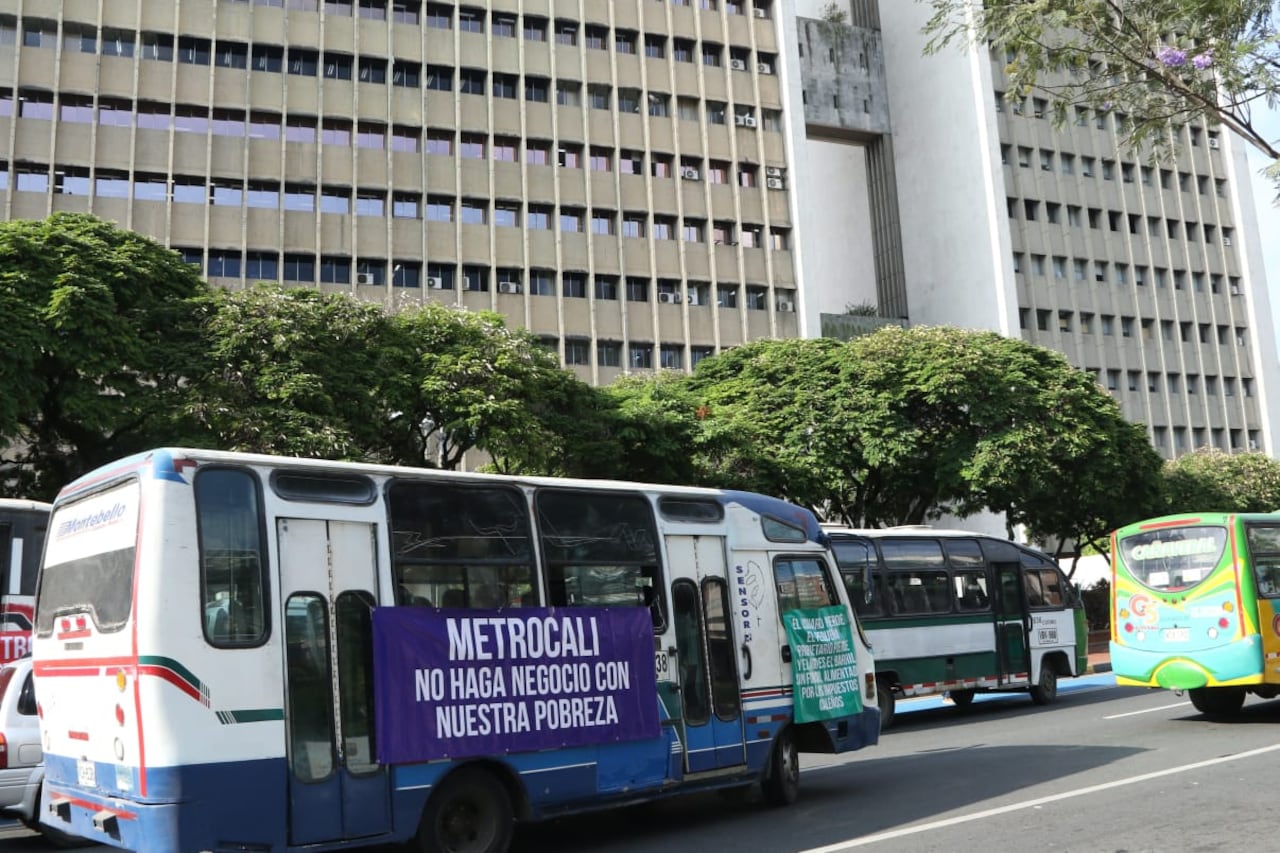 Protesta de transportadores bloquea el CAM: Alcaldía inicia diálogo para destrabar conflicto.