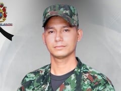 Tropas del Ejército adelantan operaciones militares en zona rural de Buenos Aires, Cauca, tras el ataque con explosivos lanzados desde un dron que dejó un soldado muerto y tres militares heridos. La uniformado que murió fue identificado como Alejandro López Quintero.