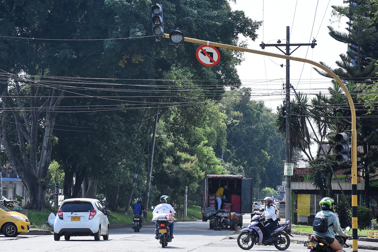 Semáforos sin funcionamiento Calle 14 con Cra 34.