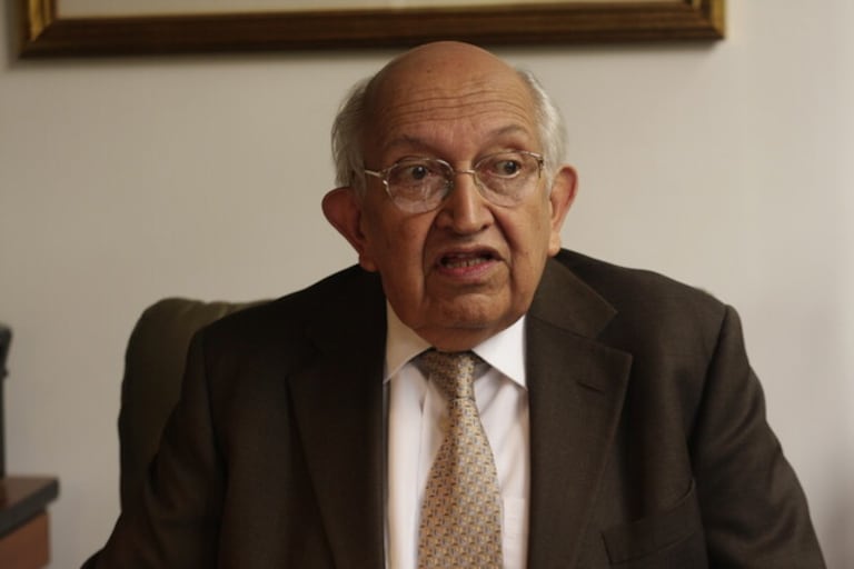 Falleció a los 94 años el escritor y periodista Plinio Apuleyo Mendoza, una de las figuras más reconocidas de la literatura y el periodismo colombiano.