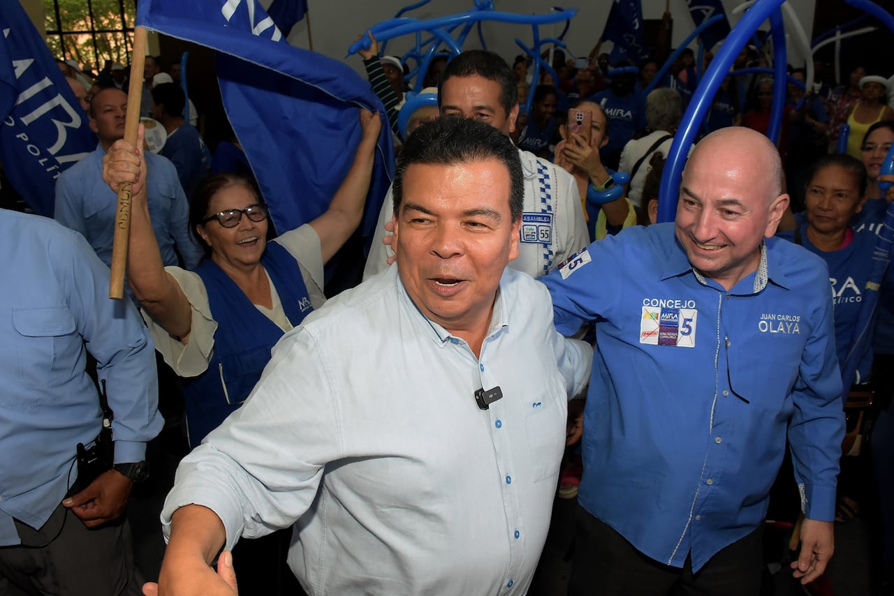 En un evento celebrado en el Hotel Dann de la ciudad, El senador Manuel Virgüez Piraquive Director del Partido MIRA Anunció su adhesión a la campaña del candidato a la Alcaldía de Cali Roberto Ortiz.