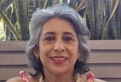 María Mercedes Díaz Perdomo nació el 21 de septiembre de 1969 en la calurosa tierra de Neiva, Huila. Forjada con la firmeza y la nobleza de sus raíces campesinas, dedicó su vida al trabajo constante, a la tierra y al servicio de la comunidad. Mechitas como le solian decir sus amigos de la Vereda Palmarosa, era fisioterapeuta y también víctima del conflicto armado. Últimamente había logrado superar una intensa lucha contra un cancer.