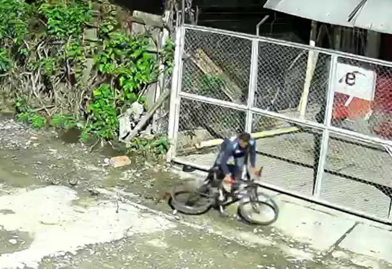 La víctima alcanzó a buscar ayuda después de la agresión. Pese a sus heridas, Cristian Maca llegó hasta una vivienda cercana, donde recibió asistencia de la comunidad y fue trasladado al Hospital Universitario San José, donde falleció.
