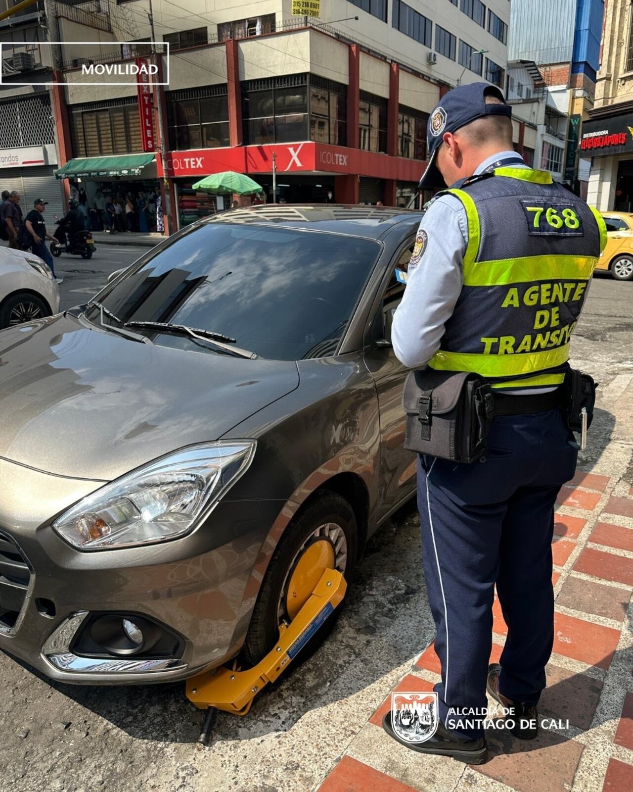 Las autoridades hacen un llamado a los conductores para que planifiquen sus desplazamientos con anticipación y verifiquen si su vehículo se encuentra dentro de las restricciones establecidas para la fecha.